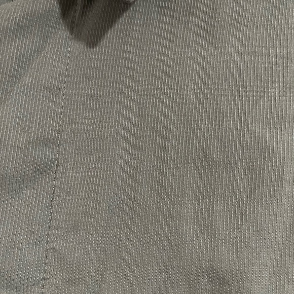 H&M casual button down collared shirt - Picture 3 of 4